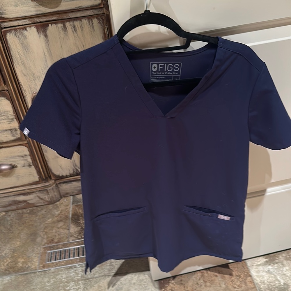 Figs scrub top